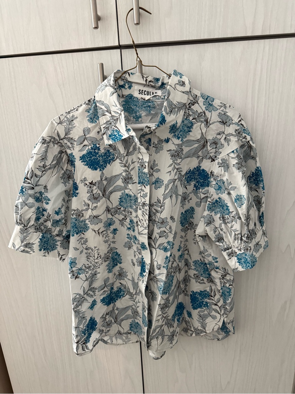 Secular Women’s Blue Floral Puffed Short-Sleeve Shirt